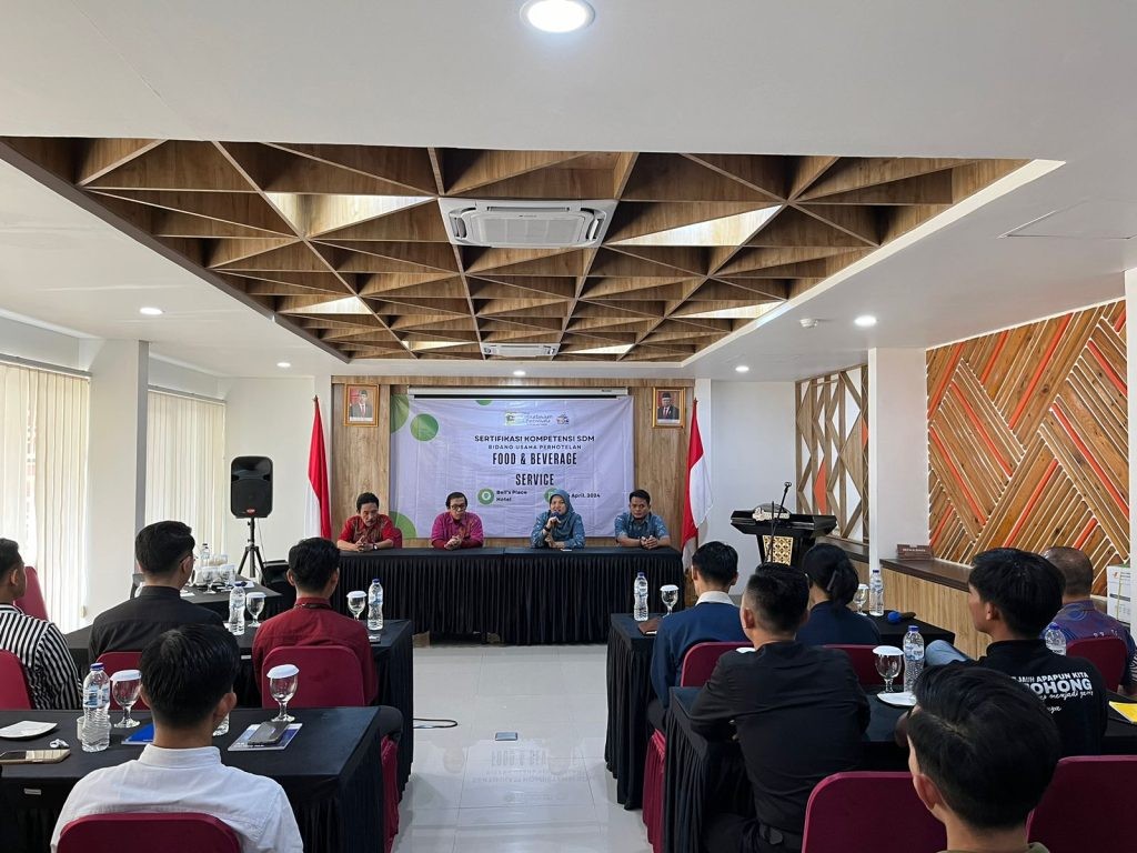 Meningkatkan Kualitas SDM Perhotelan dan F&B Kabupaten Bogor Melalui Sertifikasi Kompetensi