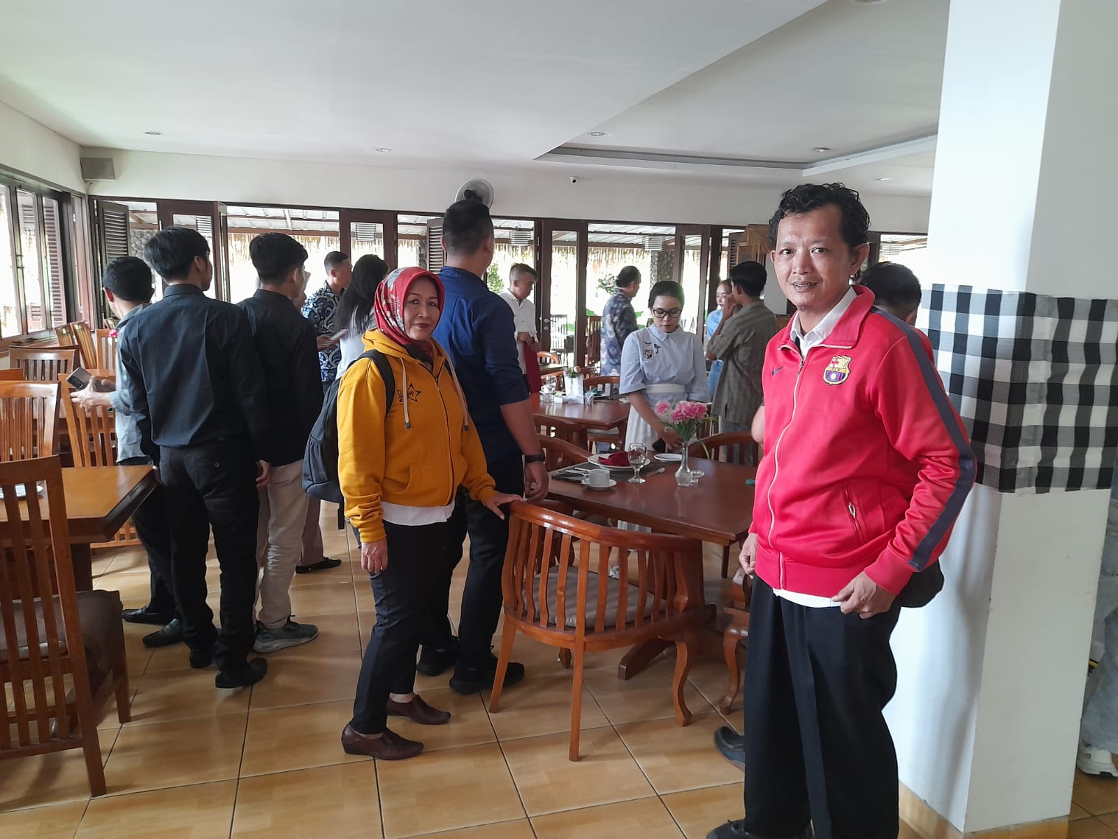 Kegiatan Pelatihan SDM Pariwisata Bidang F & B Service di Atharraz Hotel and Convent. Kecamatan Megamendung