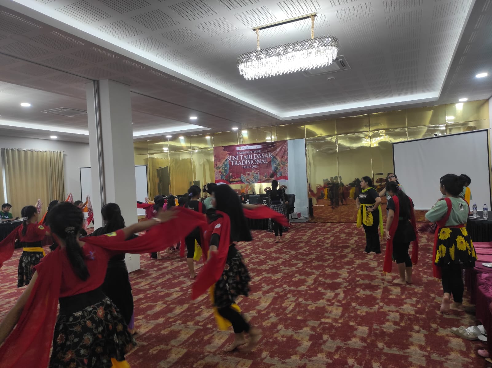 Bimbingan Teknis Dasar Tari Tradisional (Tari Merak)